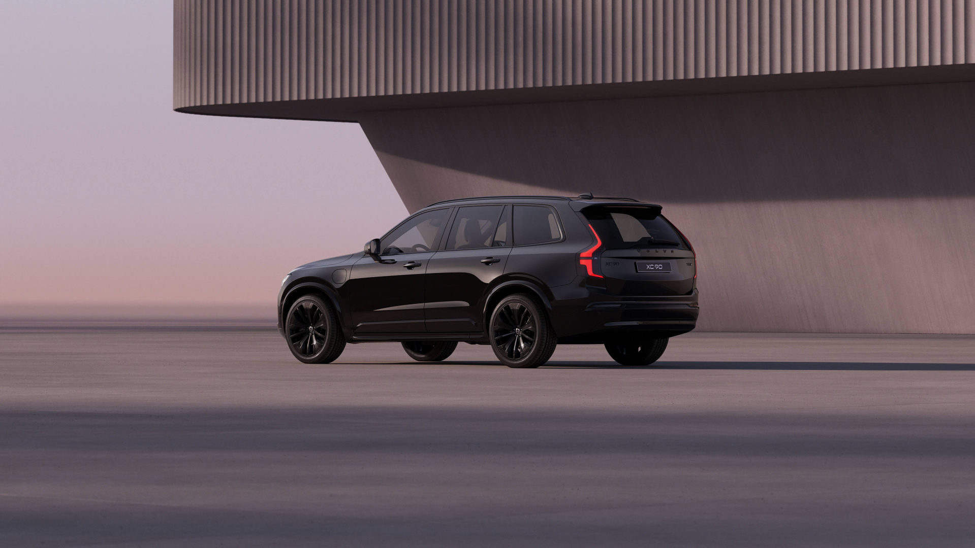 SMALL_352775_Volvo_XC90_Black_Edition_exterior